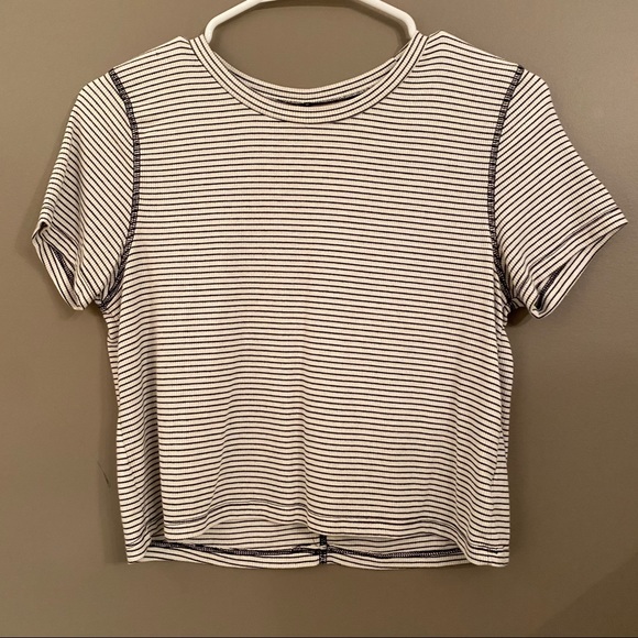 American Eagle Black & White Cropped Striped Tee - Picture 2 of 6